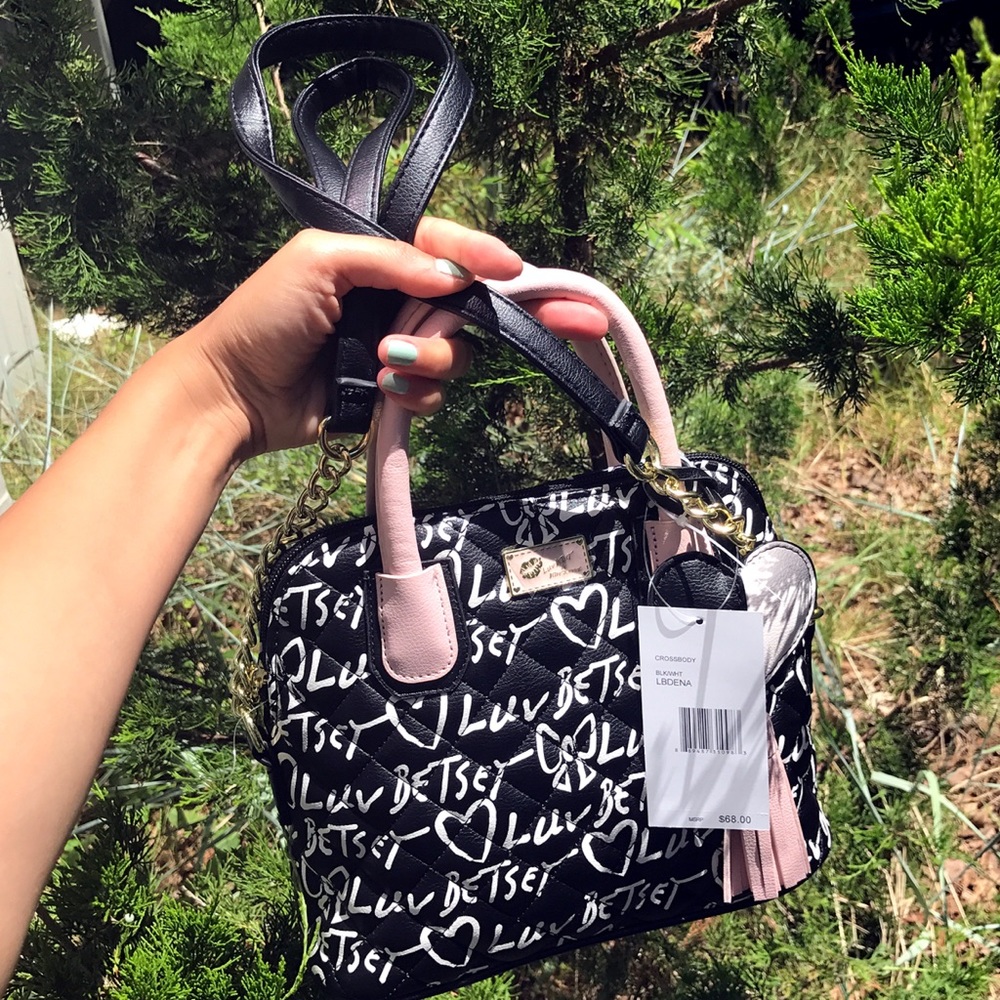 BETSEY JOHNSON White Black Blush Crossbody Bag! 💖 - Picture 5 of 7